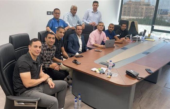 أوسكار رويز يجري تحليل أداء 6 حكام ساحة اليوم باتحاد الكرة