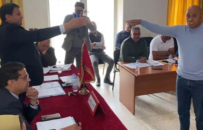 ملاسنات في مجلس أولاد الطيب