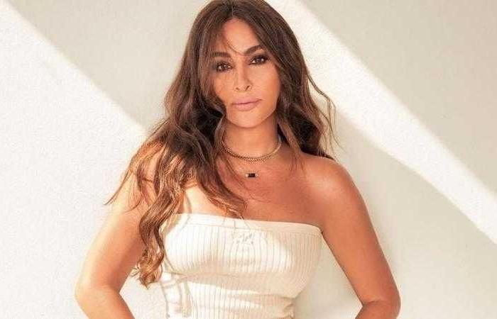 إليسا تواصل تسجيل ألبومها الجديد