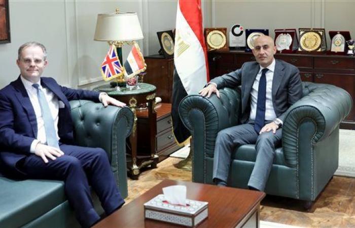 وزير التعليم يبحث مع السفير البريطاني ومدير المجلس الثقافي تعزيز التعاون