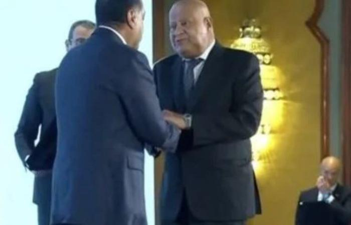 رئيس مجلس الوزراء يكرم الدكتور علي المصيلحي خلال احتفالية وزارة التضامن بمرور عشرة أعوام على إطلاق برنامج "تكافل وكرامة"
