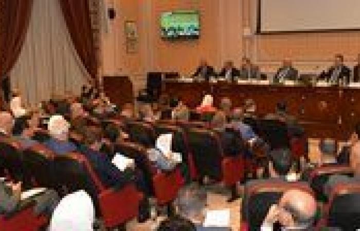 السجيني: المستأجرين عليهم مسؤولية وطنية.. والملاك مختلفين على الفترة الانتقالية لإخلاء الشقق.. و25 ألف عقار آيل للسقوط بسبب الإيجار القديم