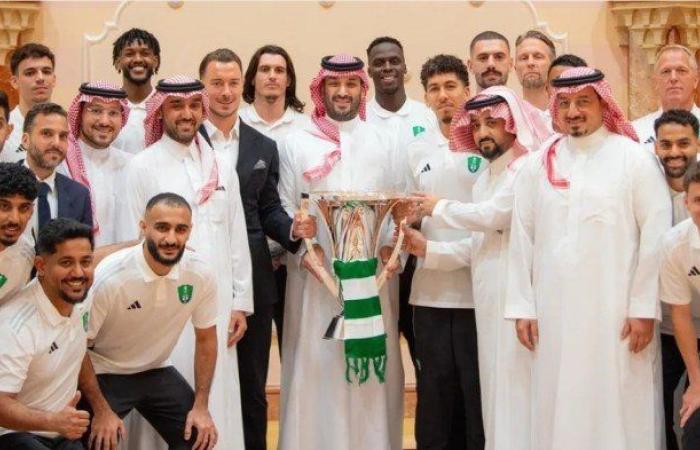 الأمير محمد بن سلمان يستقبل فريق الأهلي السعودي