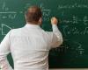 ‏200 يوم.. «التعليم» تعلن موعد صرف مكافأة امتحانات ‏النقل للمعلمين 2025