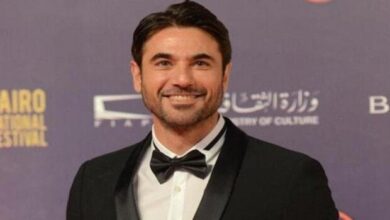 أحمد عز يهدي جائزته بمهرجان القاهرة السينمائي إلى الزعيم عادل إمام