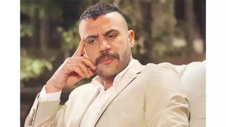 محمد إمام يدعم أحمد حلمي ويحضر مسرحية "بني آدم" (صور وفيديو)