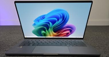 ASUS Zenbook A14: الرفيق المثالي للطلاب والعاملين أثناء التنقل