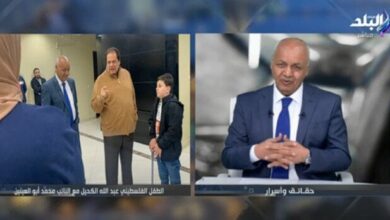 «محمد أبو العينين» يتكفل بالطفل الفلسطيني عبد الله كحيل وأسرته «فيديو»